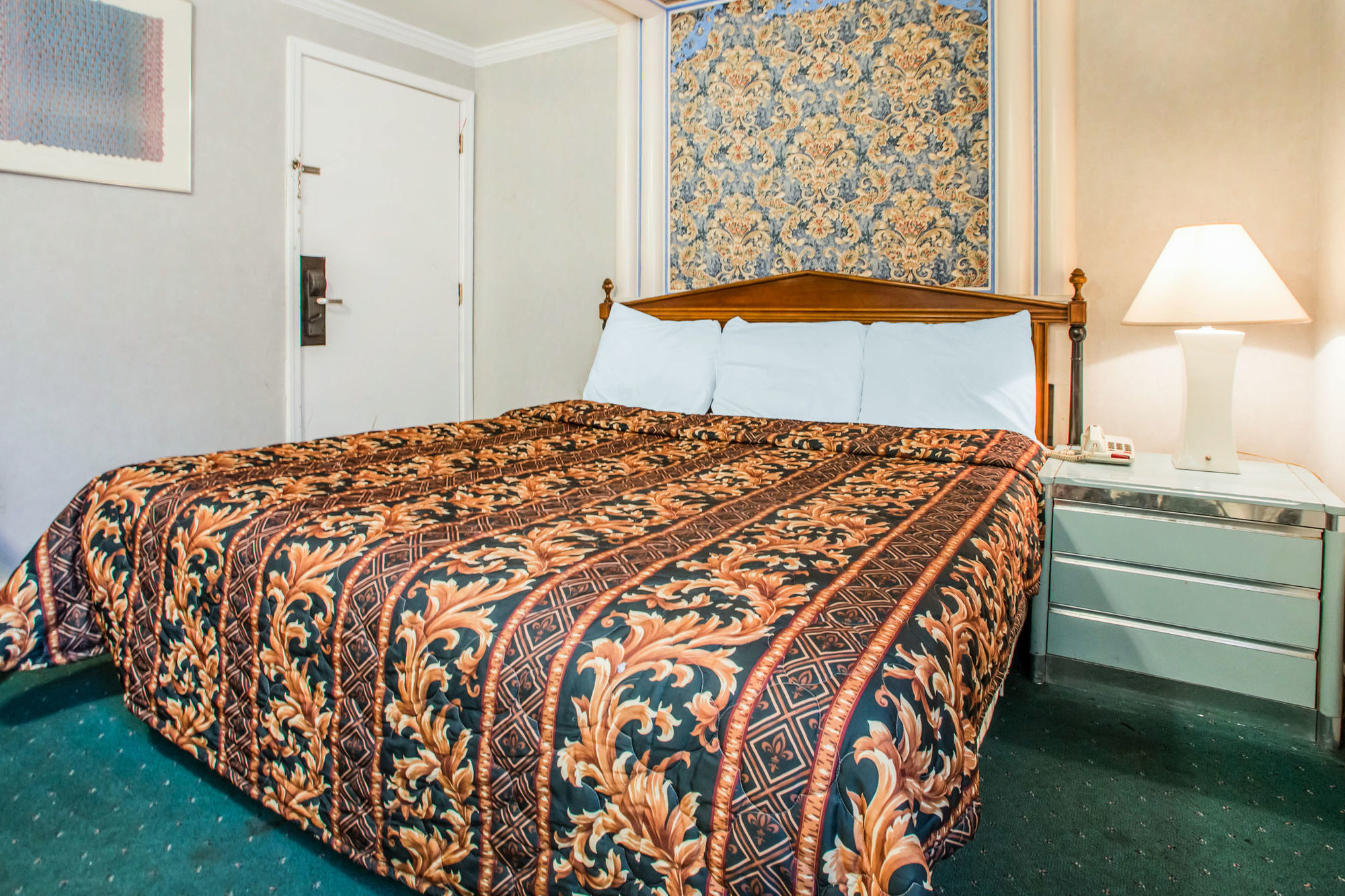 Rodeway Inn Parkway Galloway Room photo
