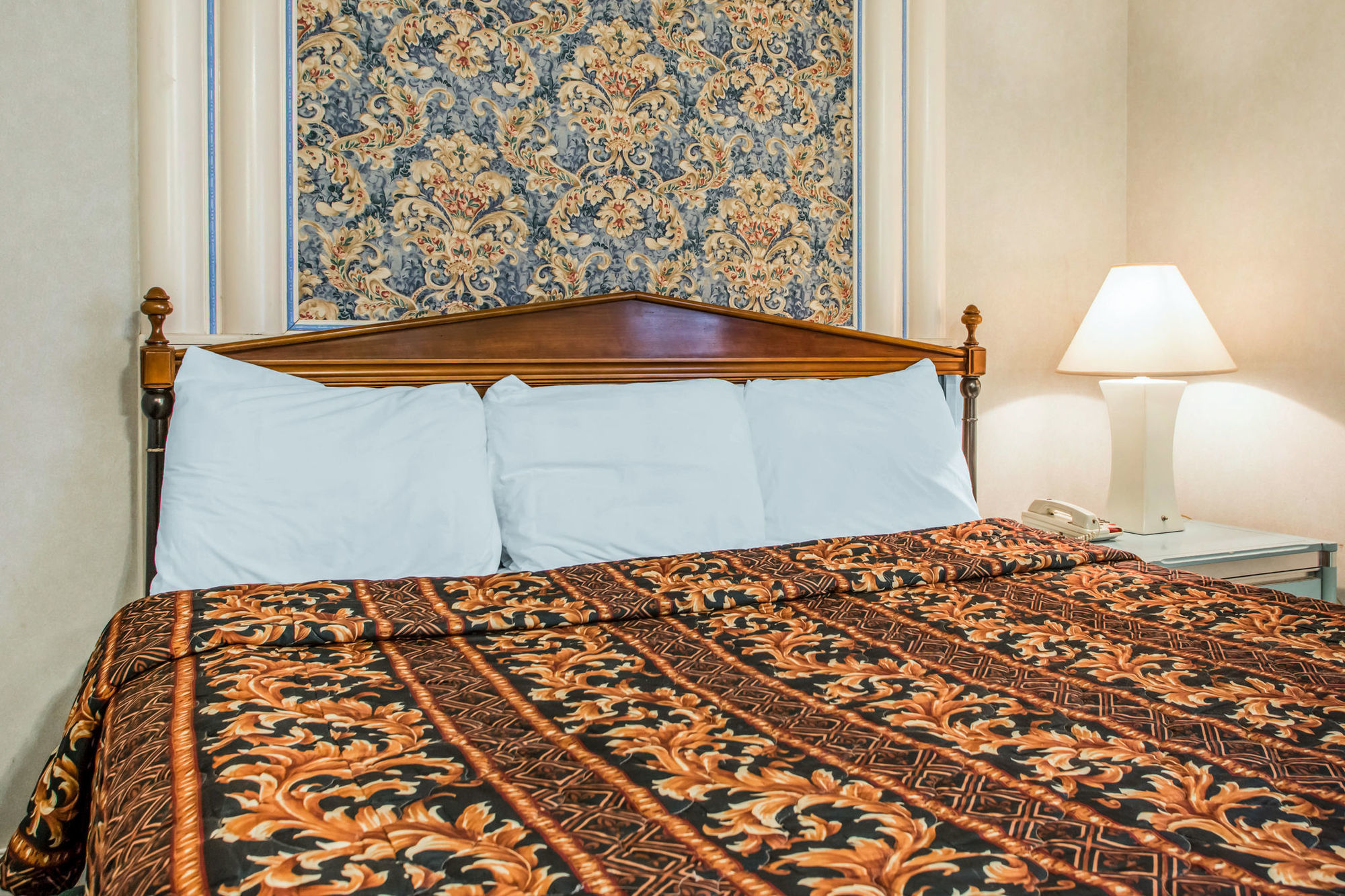 Rodeway Inn Parkway Galloway Room photo