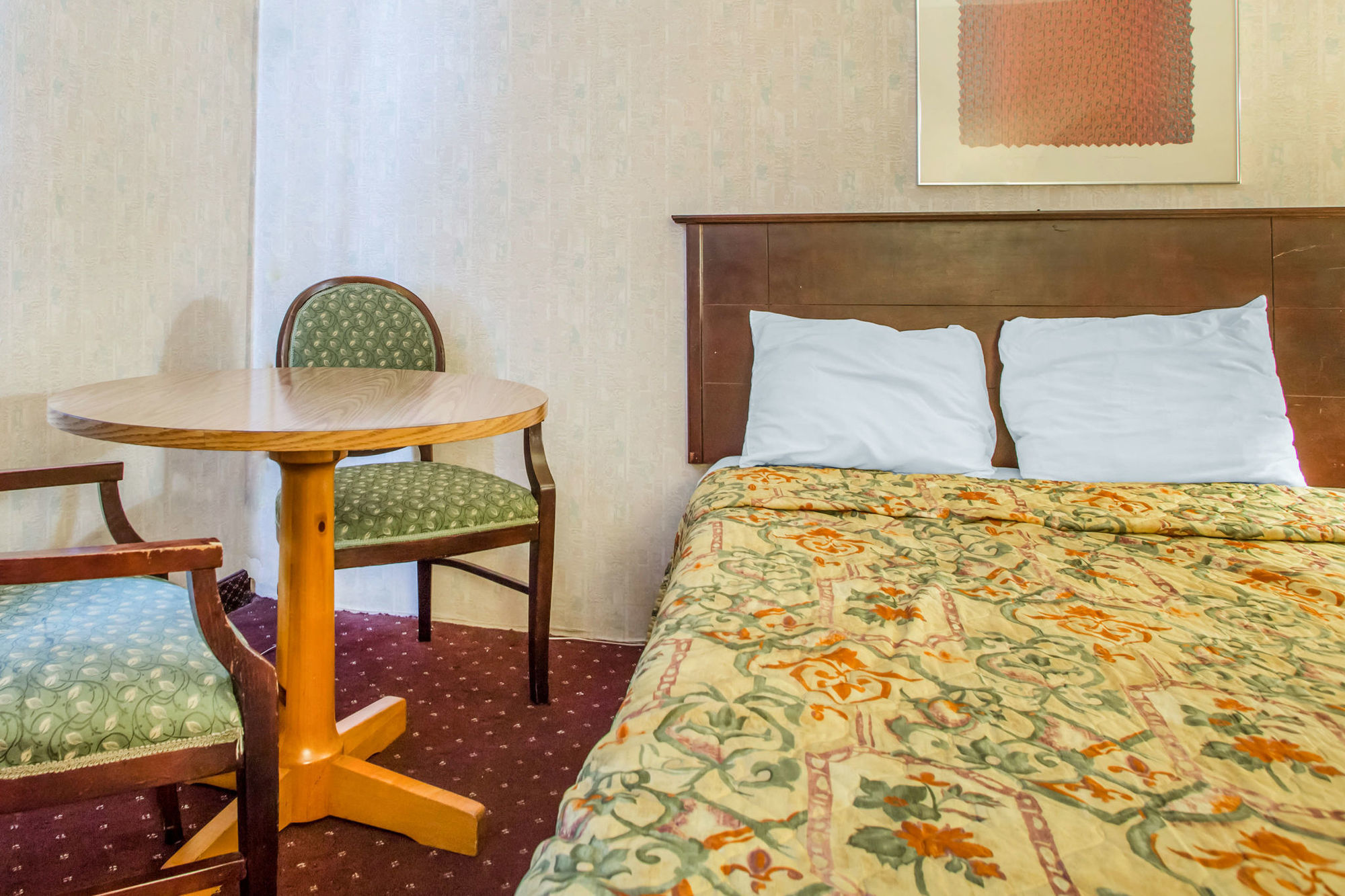 Rodeway Inn Parkway Galloway Room photo