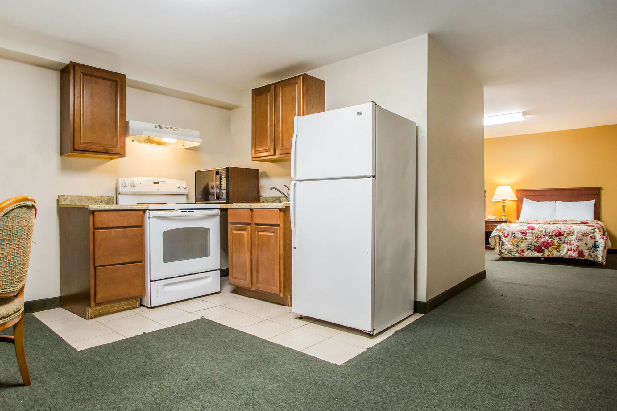 Rodeway Inn Parkway Galloway Room photo