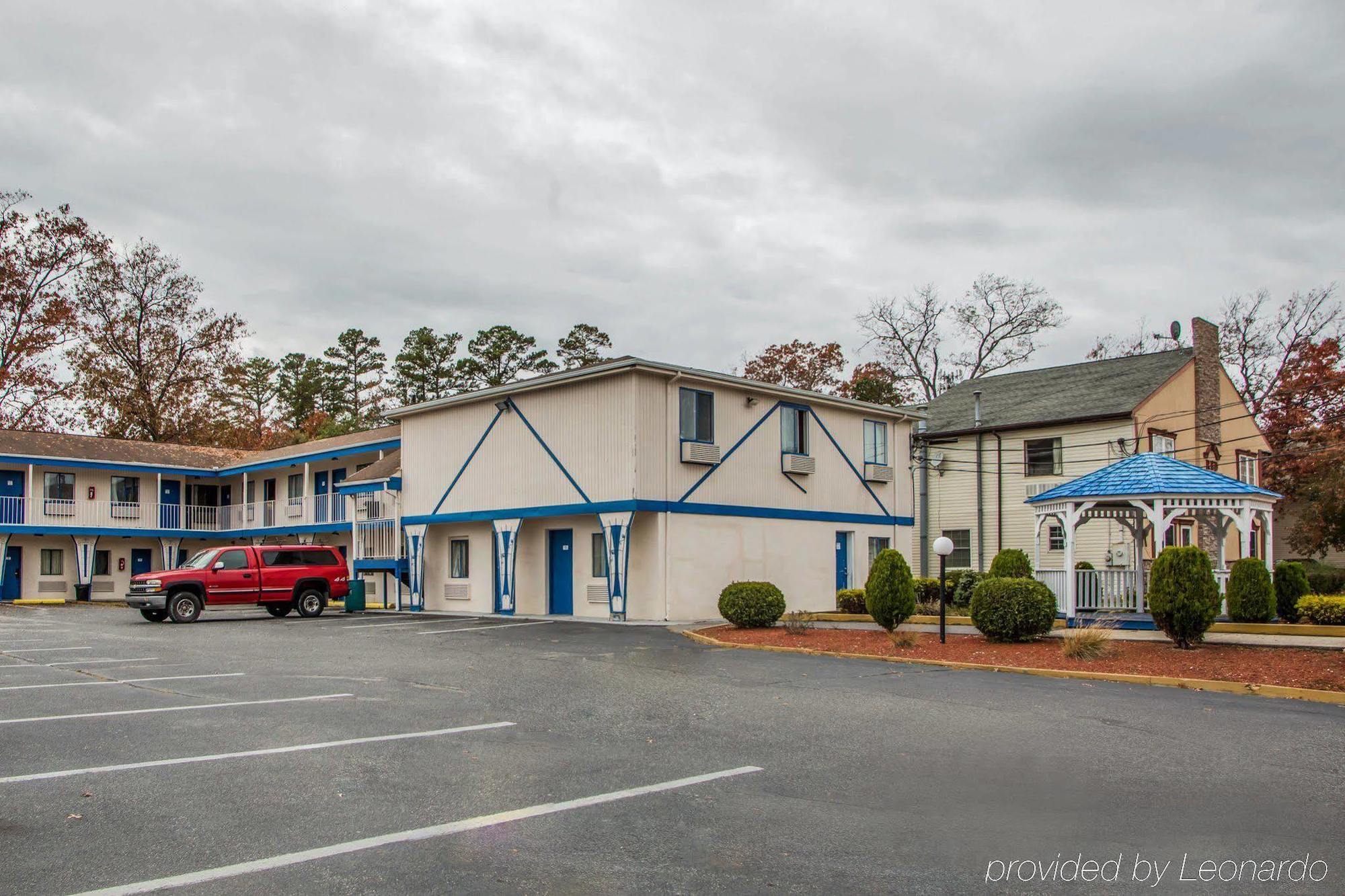 Rodeway Inn Parkway Galloway Exterior photo