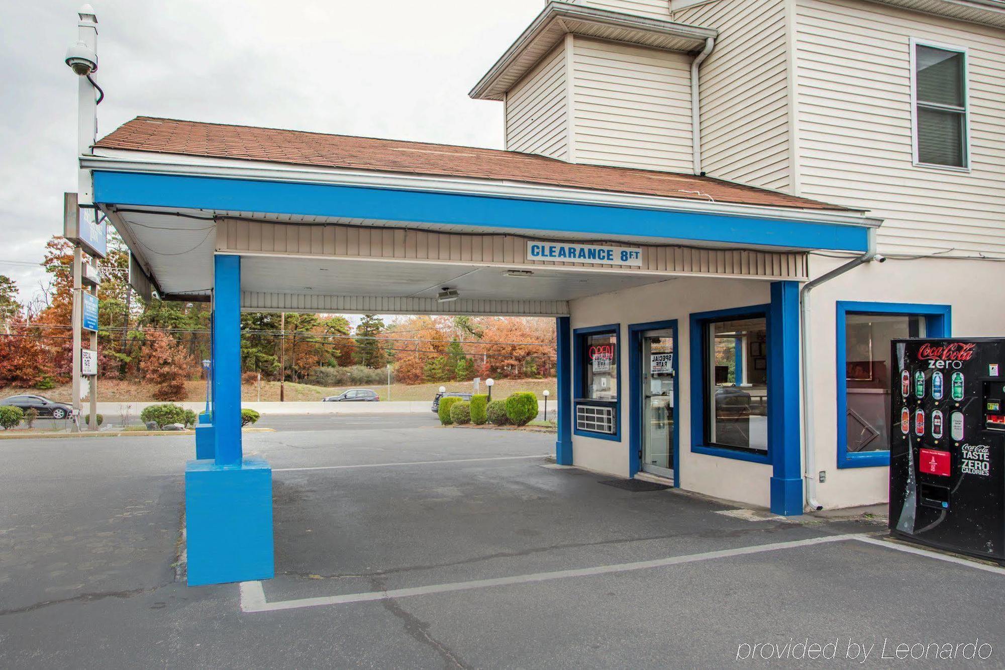Rodeway Inn Parkway Galloway Exterior photo