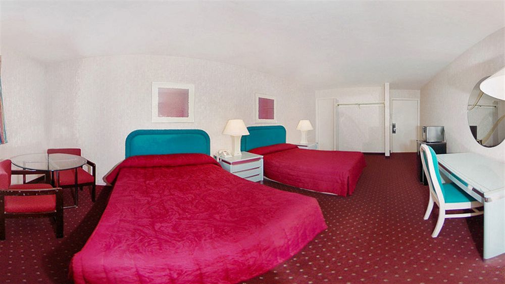 Rodeway Inn Parkway Galloway Exterior photo