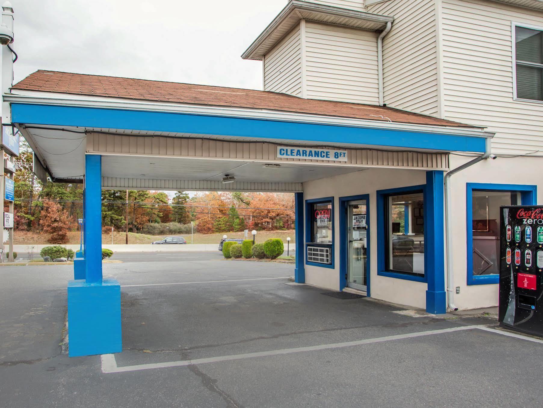 Rodeway Inn Parkway Galloway Exterior photo